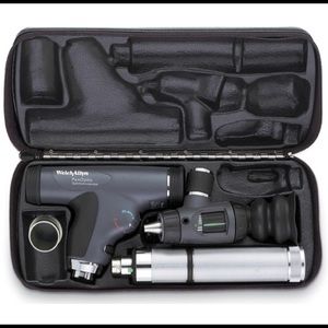 Welch Allyn PanOptic MacroView 3.5 v halogen otoscope set.